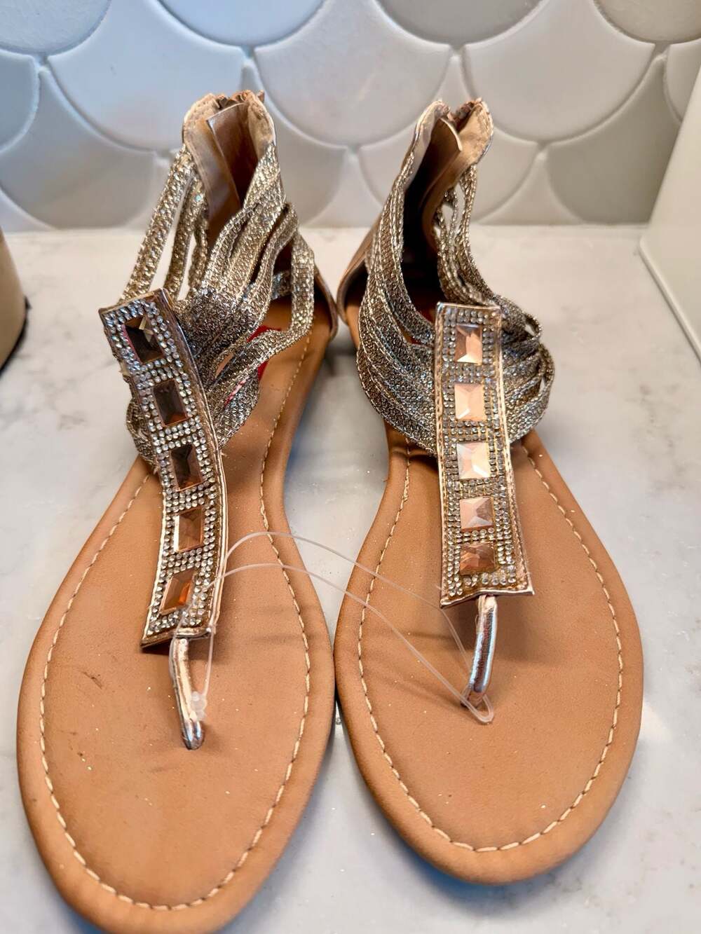 UNIONBAY Loretta Gold Glitter Rhinestone T-Strap Flat Sandals Women Size 7.5M